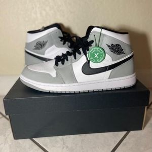 Jordan 1 mid light smoke greys